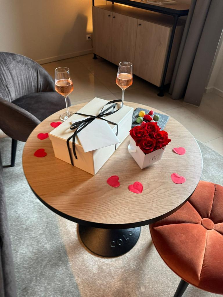 Escort date - romantic hotel experience Escort date - romantic hotel experience