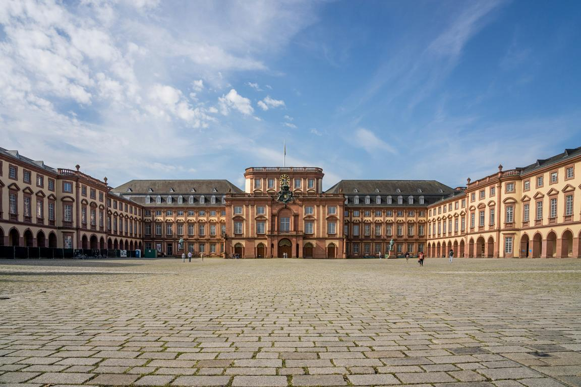 Escort Date Mannheim - Baroque Palace Mannheim Escort Date Mannheim - Baroque Palace Mannheim