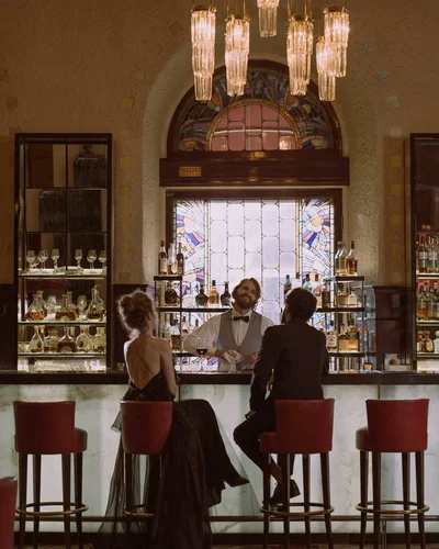 Romantisches Date Hotelbar - Luxushotel Frankfurt Taunus