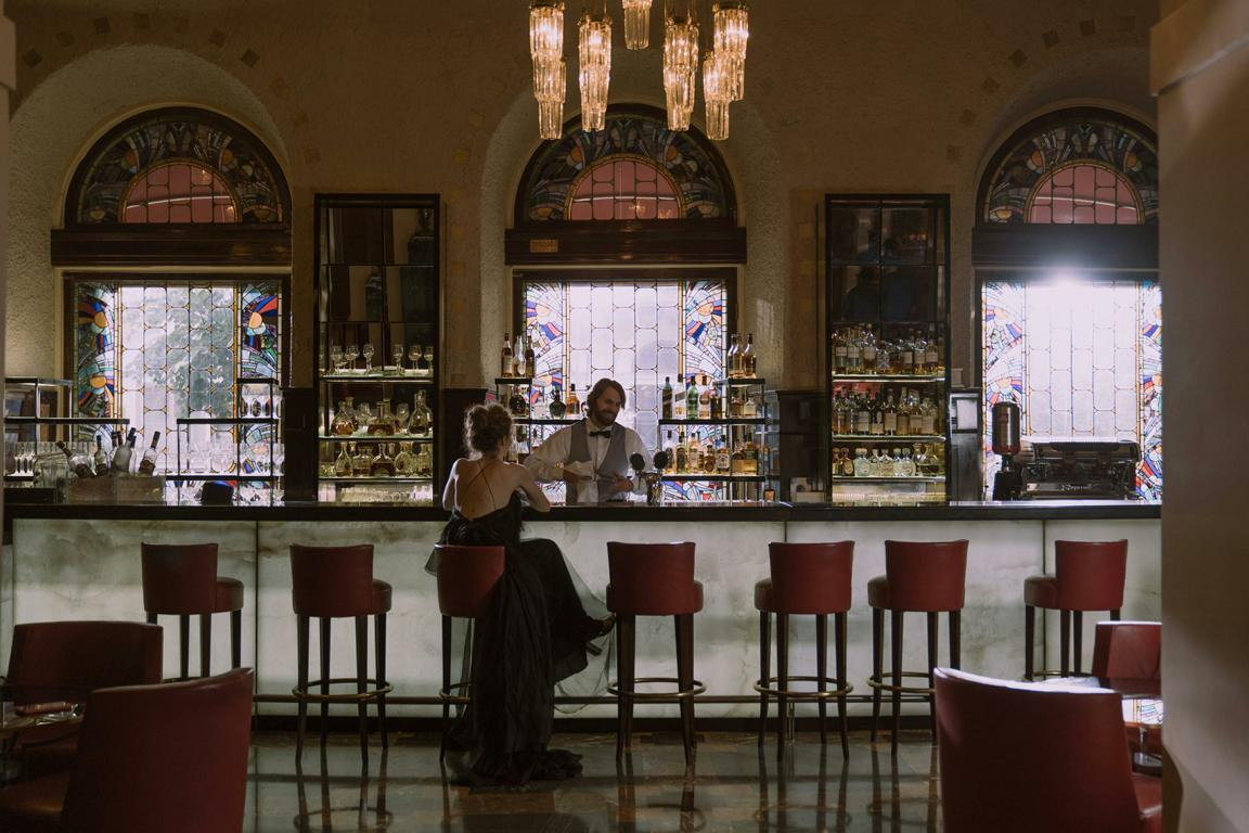 Exklusives Date Hotelbar - Luxushotel Frankfurt Exklusives Date Hotelbar - Luxushotel Frankfurt