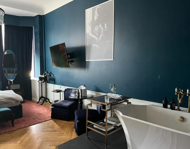 Provocateur Berlin – Deluxe Zimmer mit freistehender Badewanne
