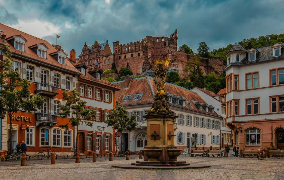 Heidelberg Kornmarkt mit Brunnen und Schloss - Altstadt Heidelberg Heidelberg Kornmarkt mit Brunnen und Schloss - Altstadt Heidelberg