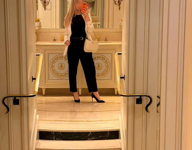 Emilie Escort Model
